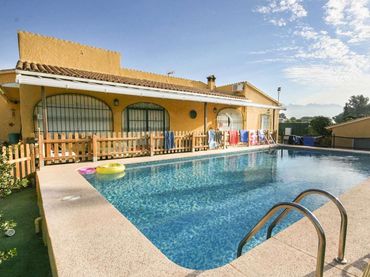 Chalet con piscina en venta en Escandinavia - Cautivador