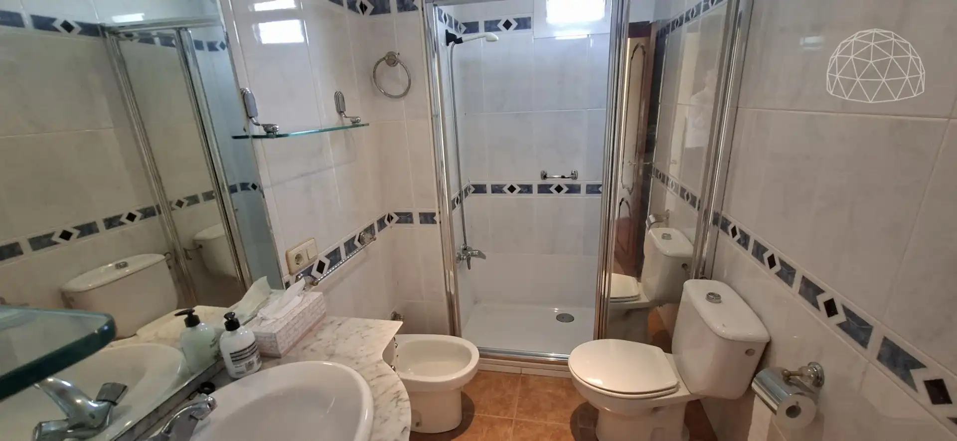 Bathroom of Flat for sale in Sevilla  with Private garden and Balcony