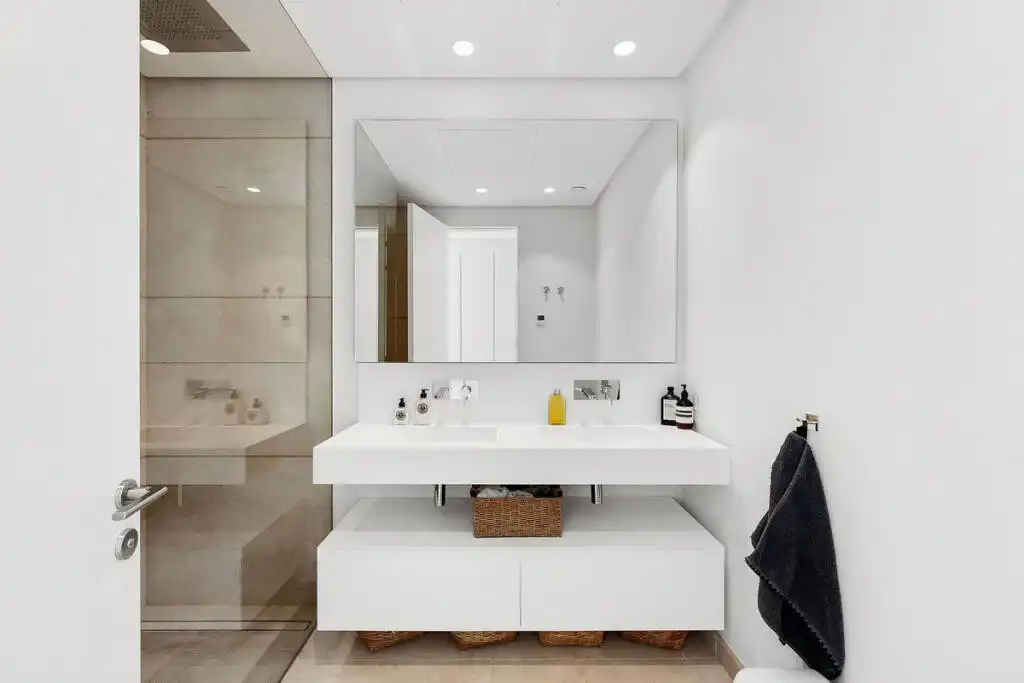 Bathroom of Ground floor for sale in Benahavís  with Air Conditioner, Private garden and Terrace
