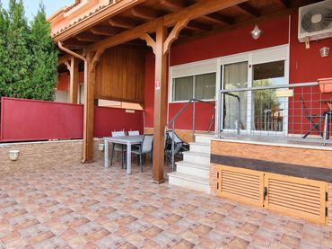 Detached house with pool for sale in Aspe Centro