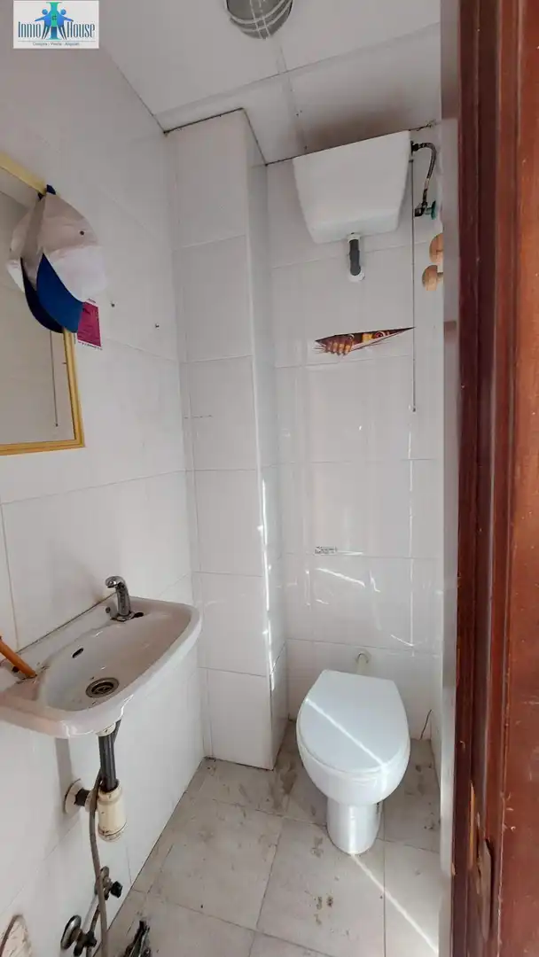 Badezimmer von Geschaftsraum zur Miete in Albacete mit Klimaanlage