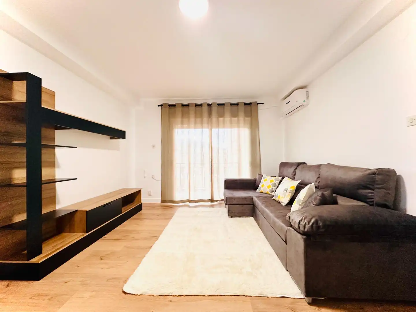 Room in Calle FRAY JUAN SANCHEZ COTAN, Cartuja