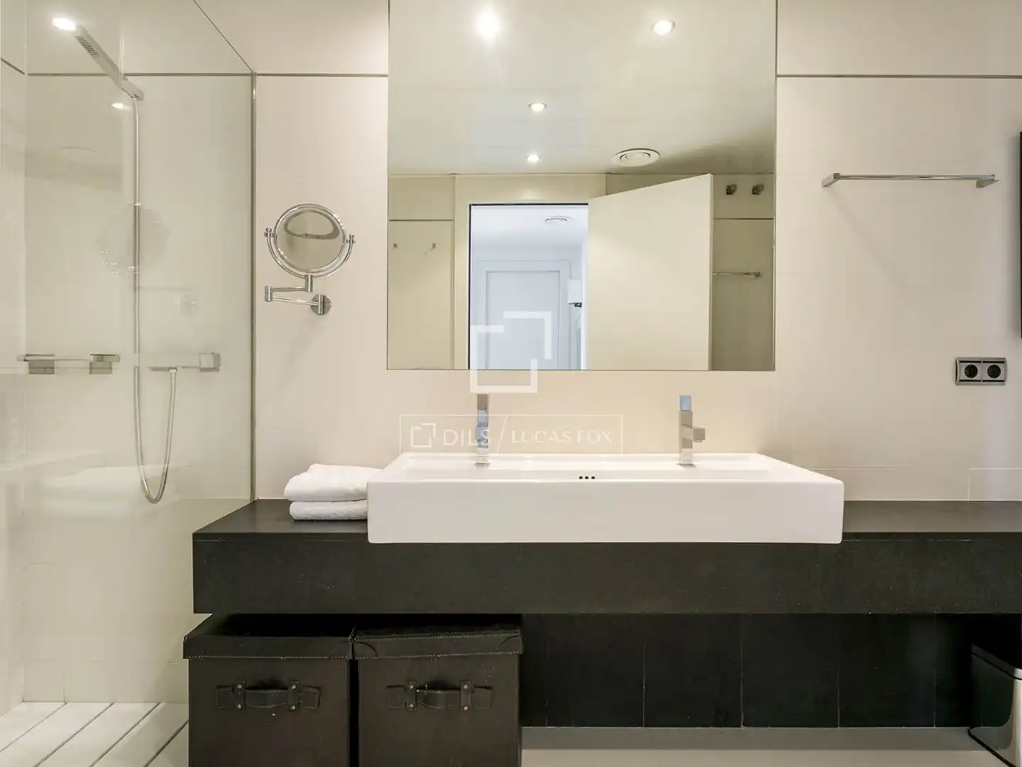 Badezimmer von Dachboden zum Verkauf in Barcelona mit Klimaanlage, Heizung und Privatgarten