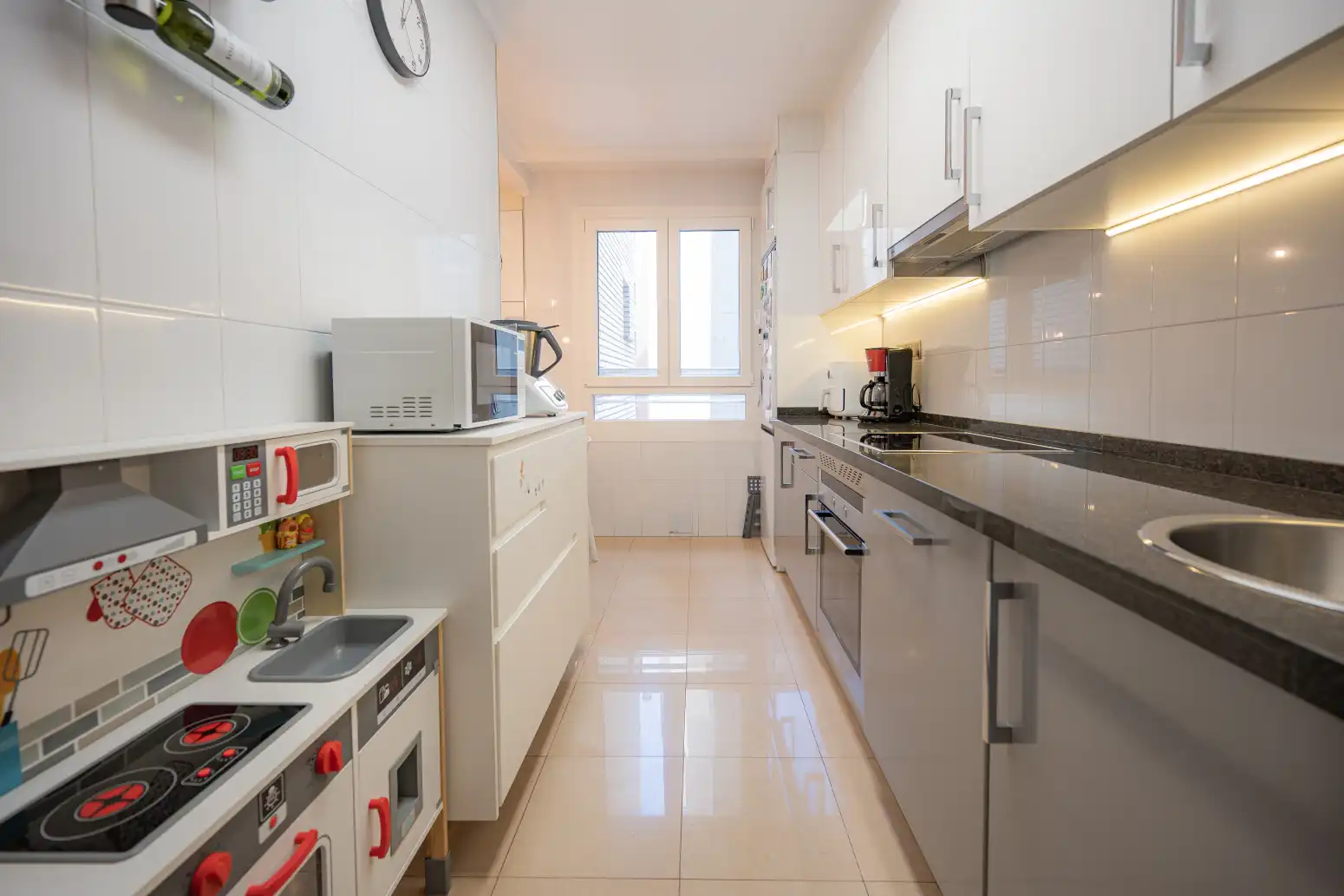 Küche von Wohnung zum Verkauf in Oviedo  mit Heizung, Privatgarten und Abstellraum
