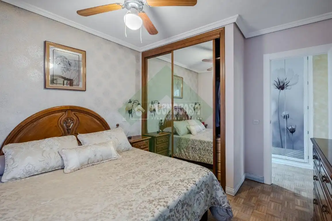 Bedroom of Detached homes for sale in Griñón  with Air Conditioner, Heating and Parquet flooring