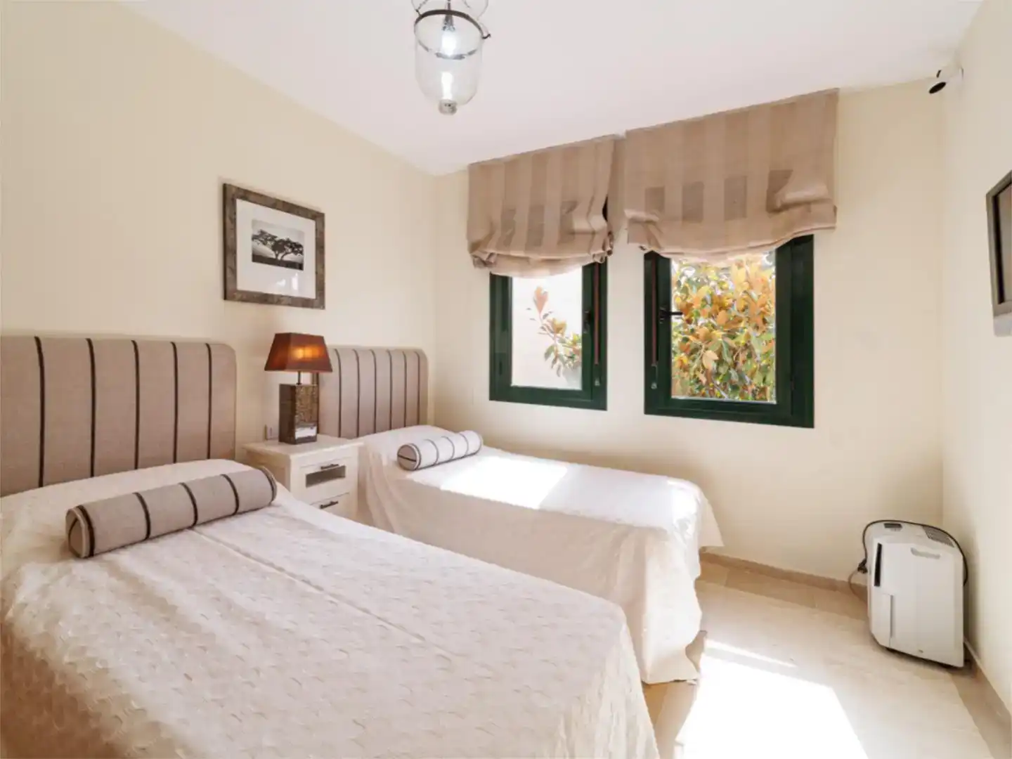 Schlafzimmer von Dachboden zum Verkauf in Estepona mit Klimaanlage