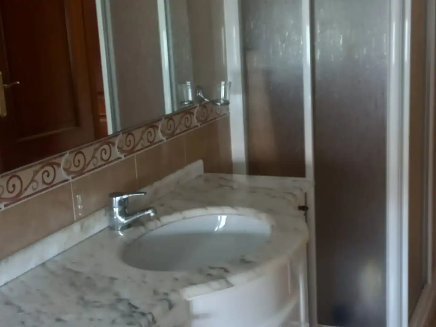 Badezimmer von Dachboden zur Miete in Santiago de Compostela  mit Terrasse, Abstellraum und Schwimmbad