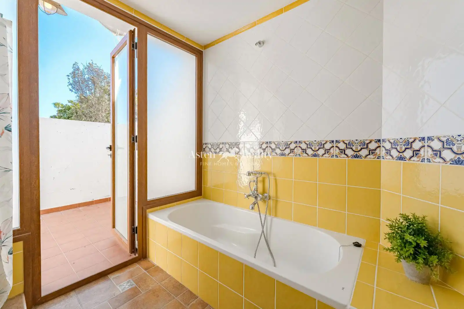 Bathroom of Houses for sale in Adeje  with Air Conditioner, Terrace and Swimming Pool
