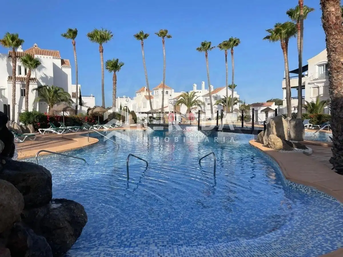 Piscina de Apartamento en venta en Roquetas de Mar con Aire acondicionado, Jardín privado y Terraza