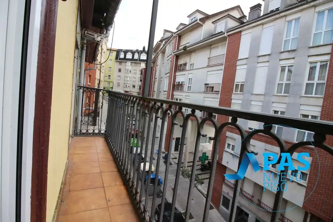 Terrasse von Wohnung zur Miete in Santander mit Balkon