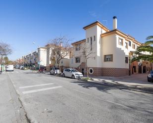 Vista exterior de Casa o xalet en venda en  Granada Capital amb Calefacció i Parquet