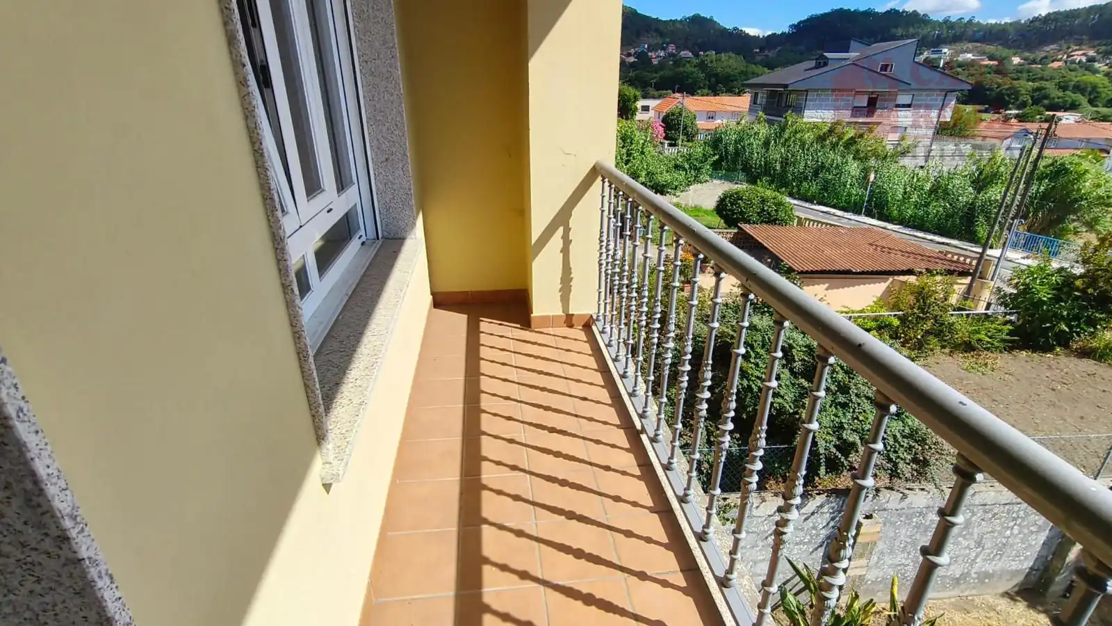 Terrassa de Casa o xalet en venda en Cangas  amb Calefacció, Terrassa i Moblat