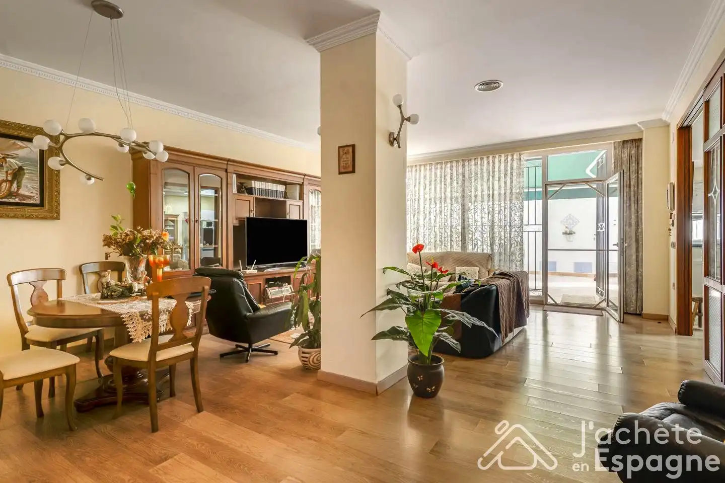 Sala d'estar de Casa o xalet en venda en Alcàsser amb Jardí privat, Moblat i Balcó