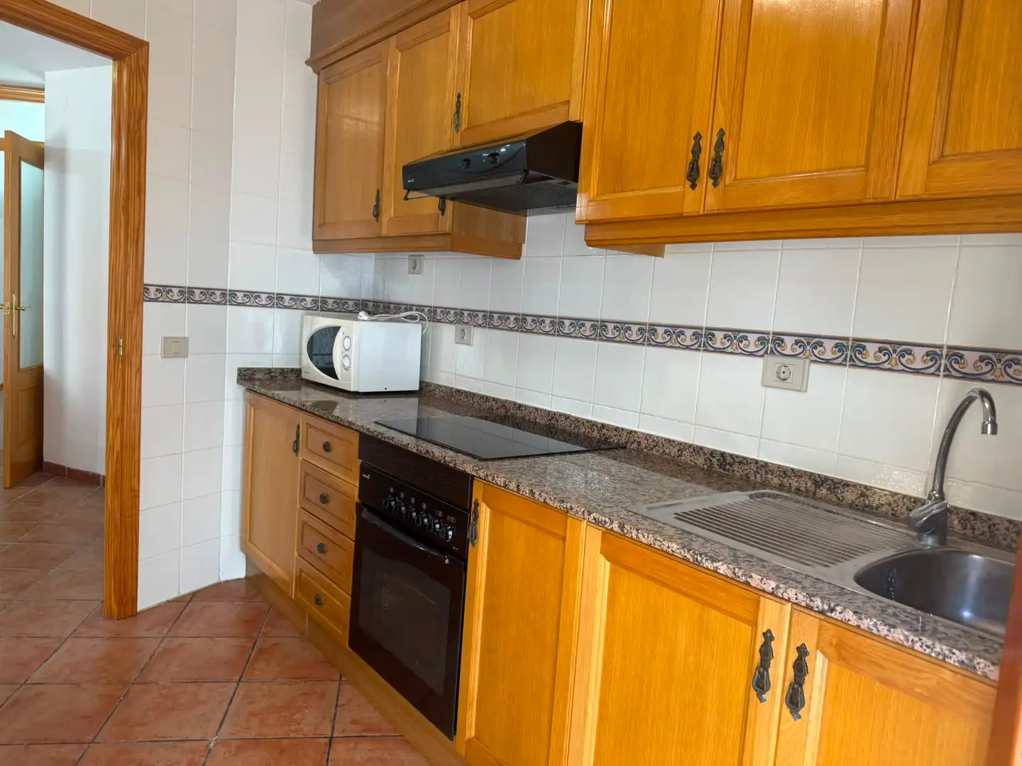 Cuina de Casa adosada en venda en Cortes de Arenoso amb Calefacció, Moblat i Forn