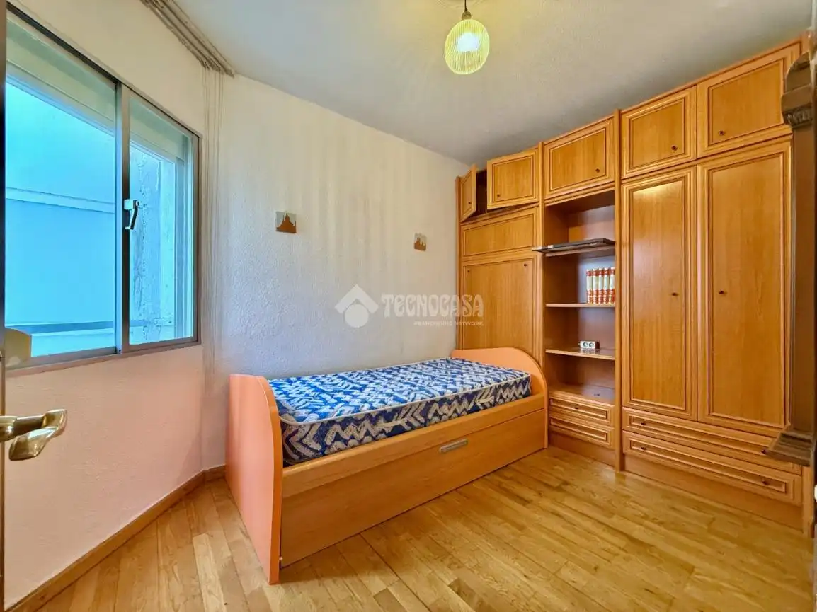 Bedroom of Flat for sale in Alcalá de Henares  with Air Conditioner and Heating
