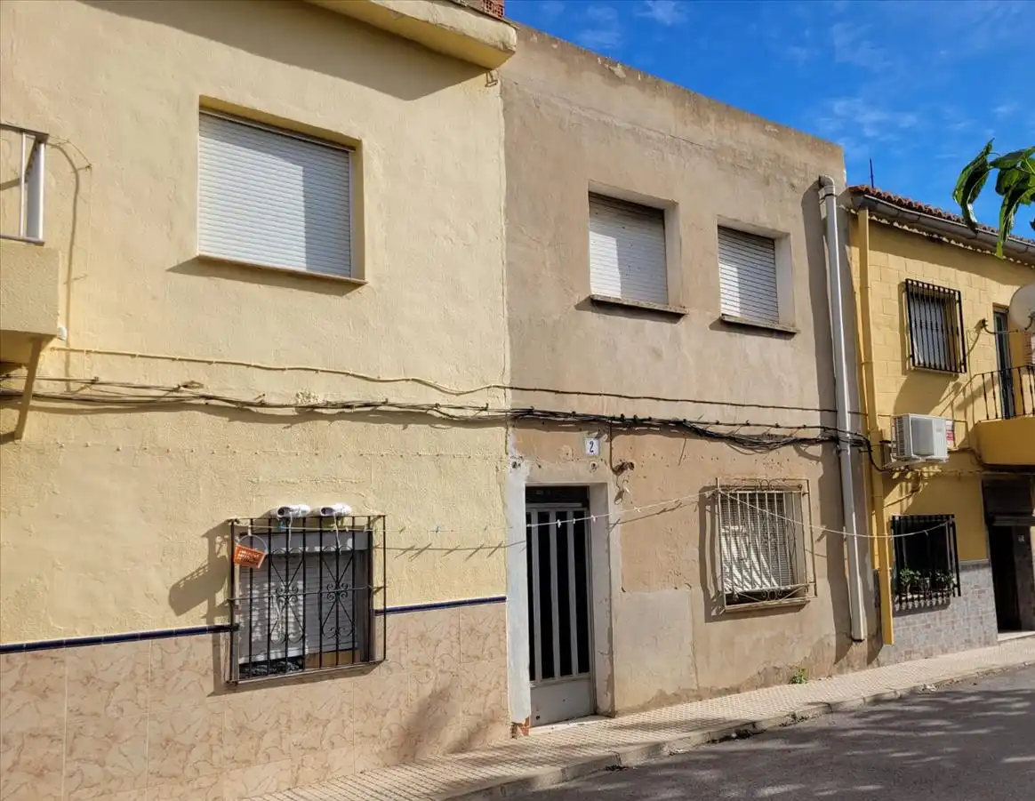 Vista exterior de Casa adosada en venda en L'Alcúdia de Crespins