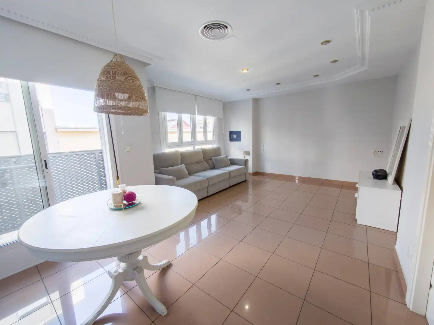 Wohnzimmer von Wohnung zur Miete in Elche / Elx mit Klimaanlage, Terrasse und Balkon