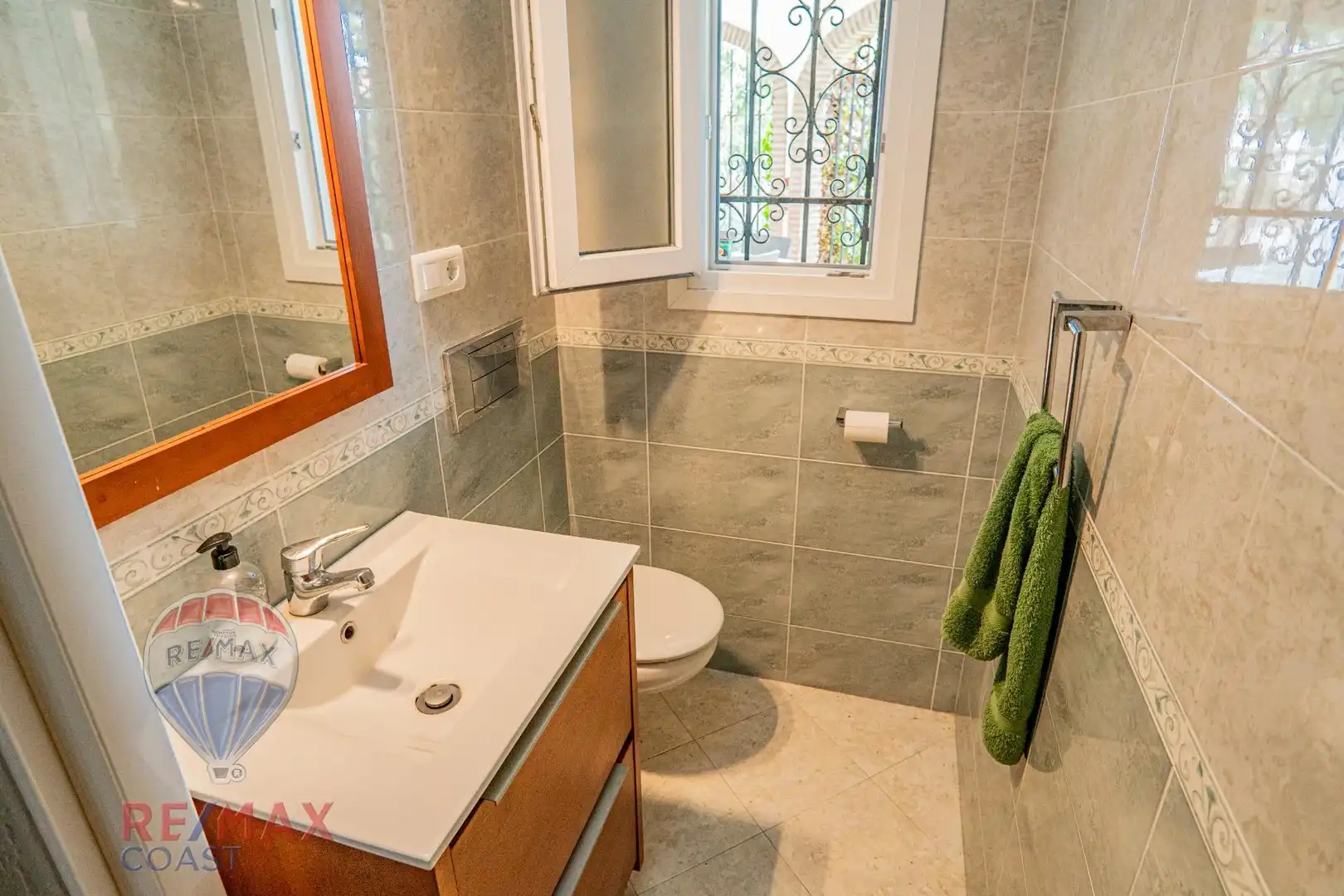 Baño de Casa o chalet en venta en Torrox con Aire acondicionado, Calefacción y Jardín privado
