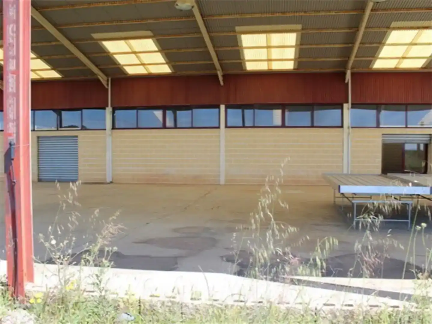 Vista exterior de Nau industrial en venda en Cáceres