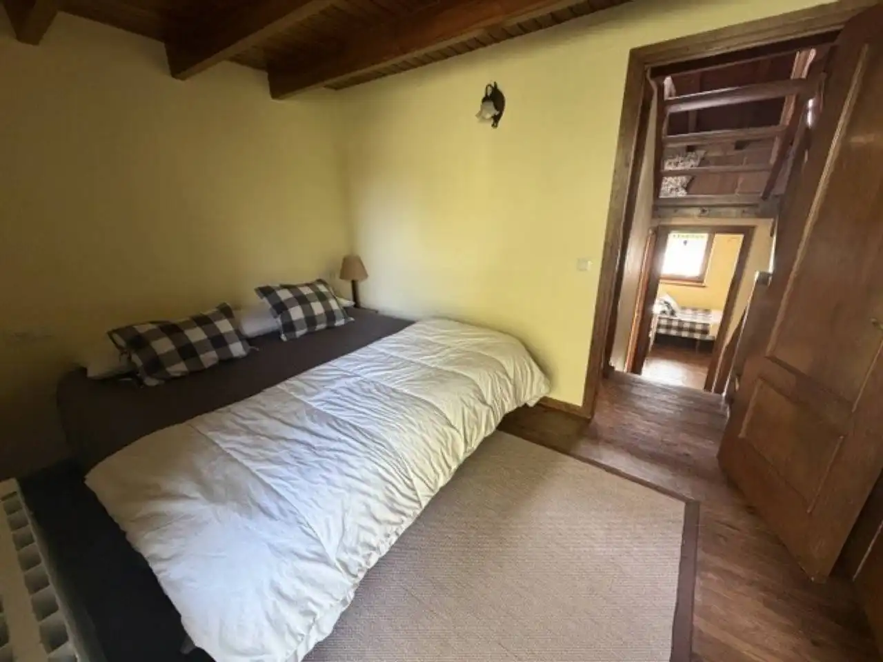 Dormitori de Casa adosada de lloguer en Isòvol amb Calefacció, Terrassa i Piscina comunitària