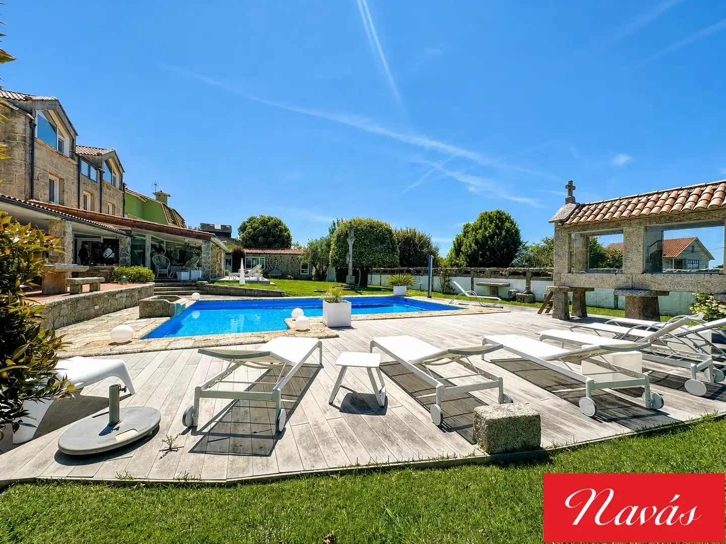 Piscina de Casa o xalet en venda en Vigo  amb Aire condicionat, Calefacció i Jardí privat