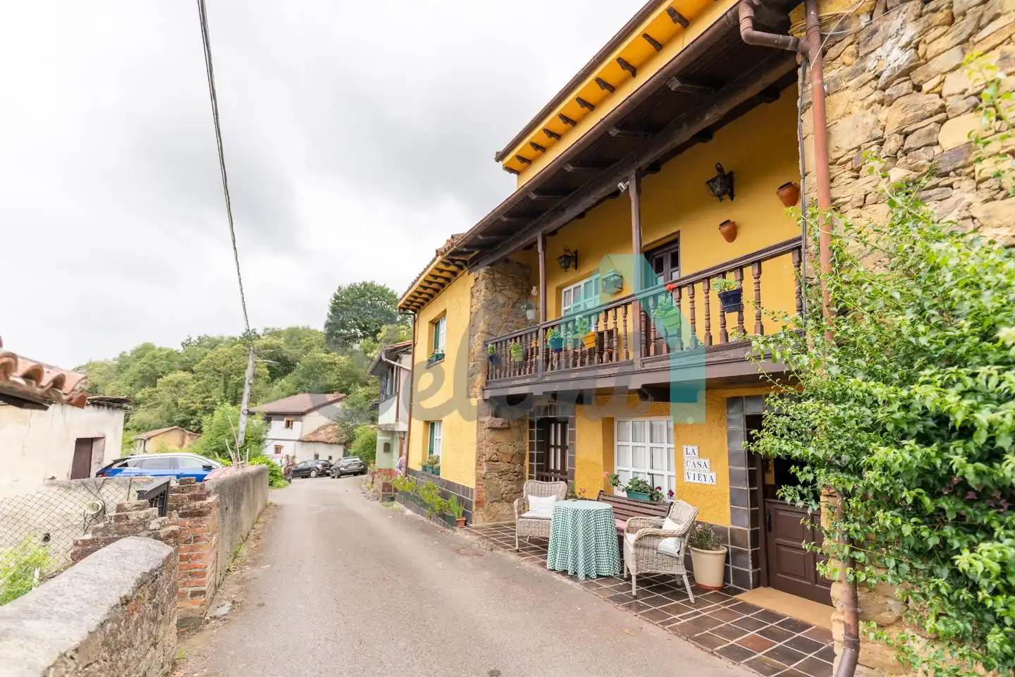 Vista exterior de Casa adosada en venda en Langreo amb Calefacció, Jardí privat i Parquet