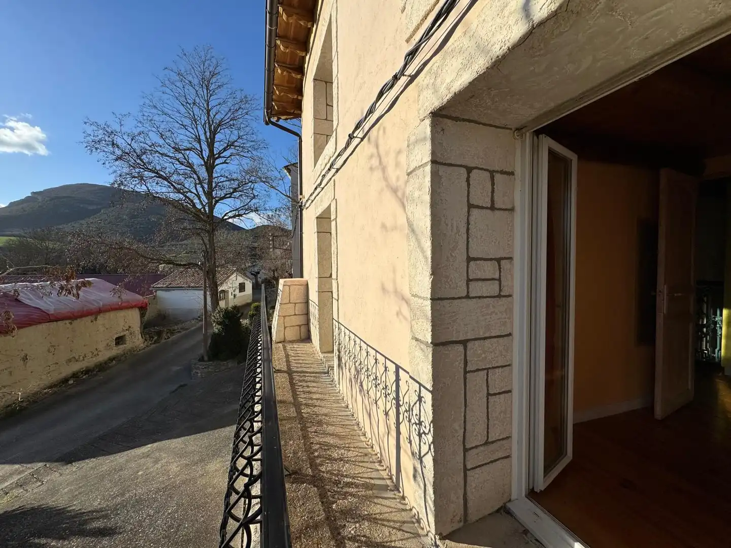 Exterior view of Houses for sale in Sigüés