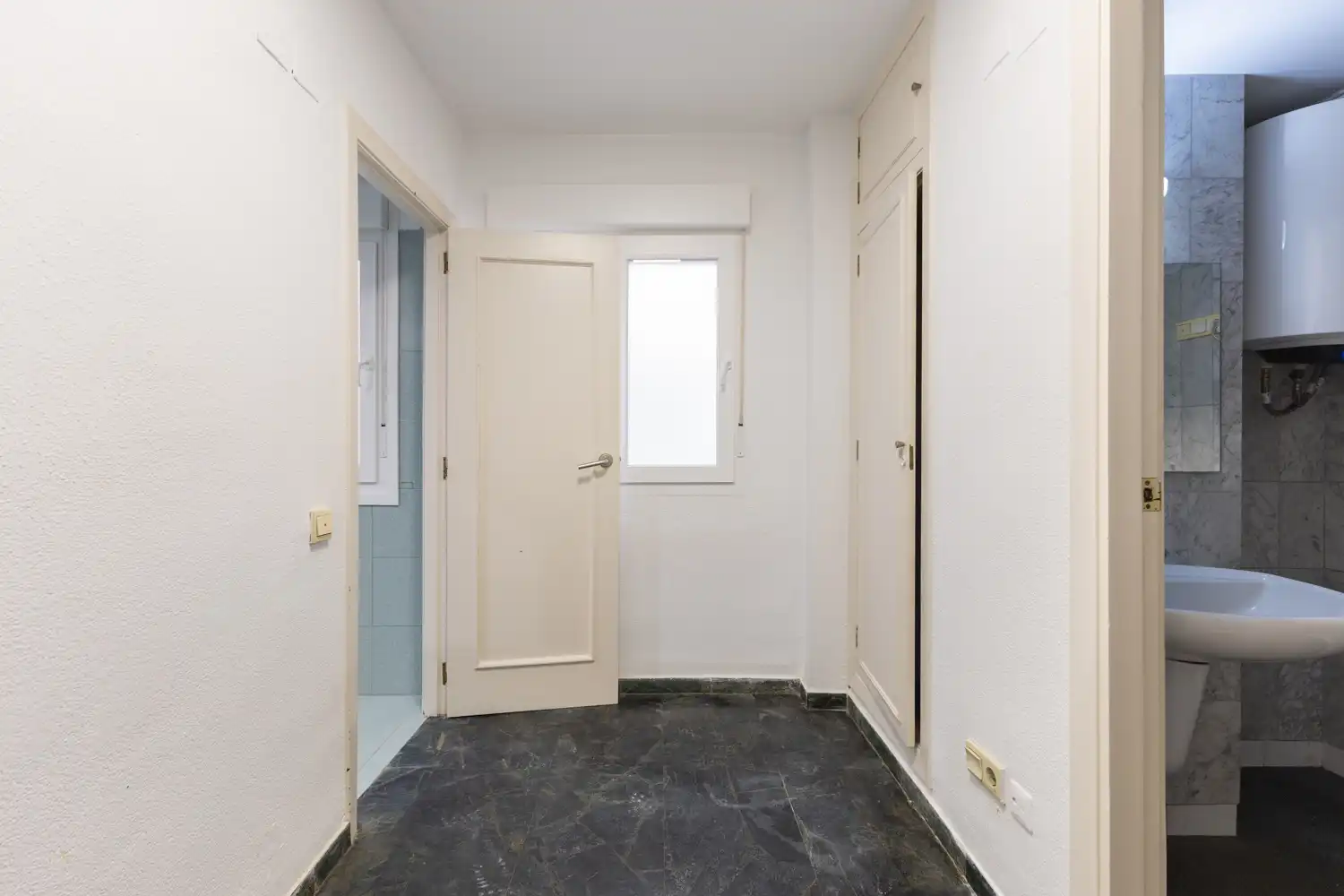 Flat for sale in Valencia  with Air Conditioner, Heating and Balcony