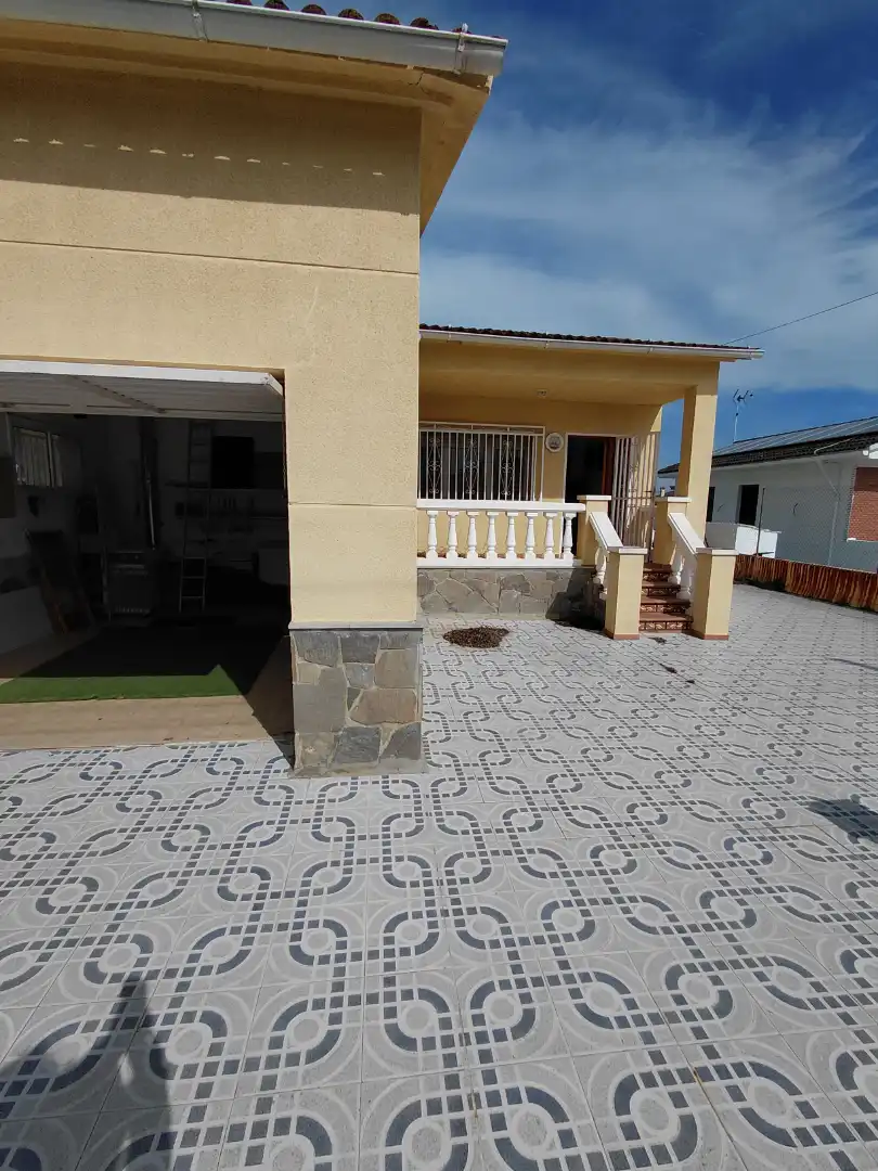 Vista exterior de Casa o xalet en venda en El Vendrell amb Calefacció, Jardí privat i Traster