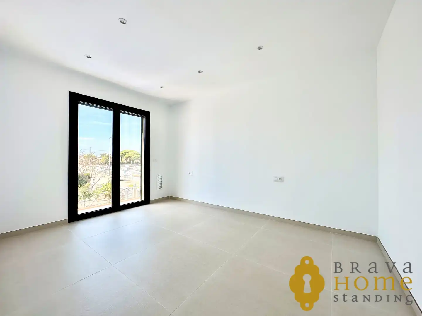 Houses for sale in Empuriabrava  with Air Conditioner, Heating and Private garden