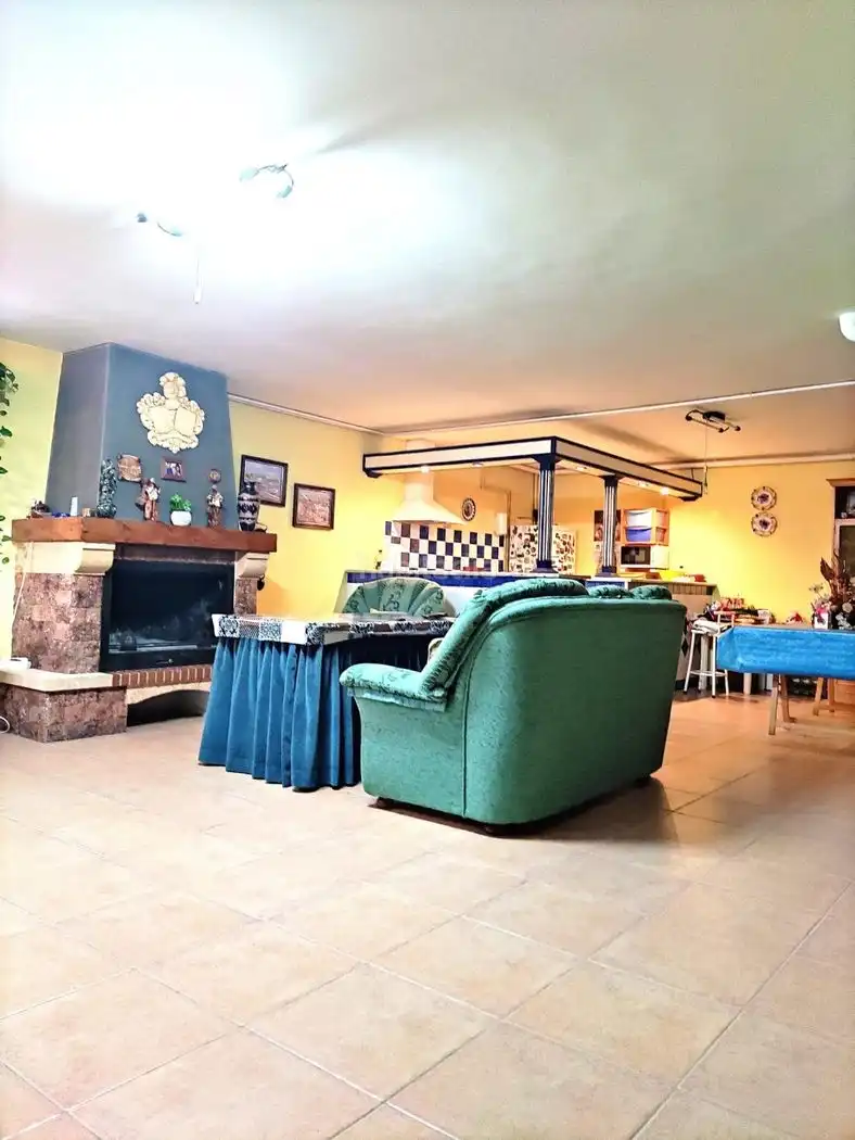 House for sale in Calle Cerezo 3
