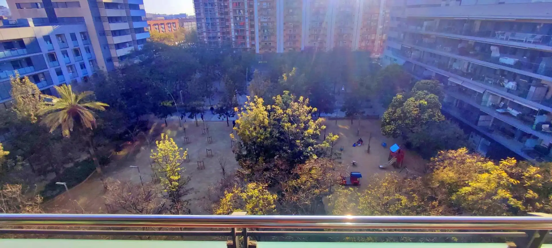 Vista exterior de Piso en venta en L'Hospitalet de Llobregat con Aire acondicionado, Calefacción y Parquet