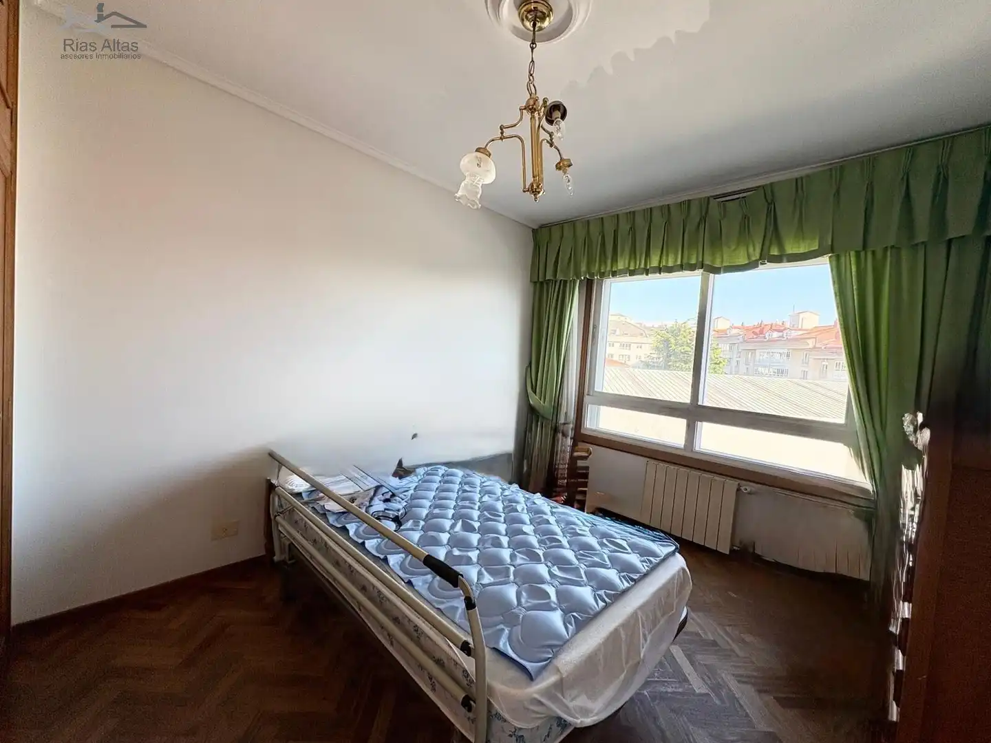 Habitación de Piso en venta en Cambre  con Calefacción, Parquet y Trastero