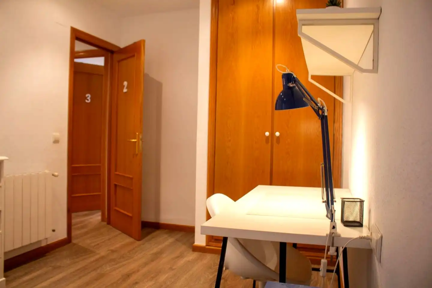 Dormitori de Apartament de lloguer en Valencia amb Aire condicionat, Moblat i Balcó