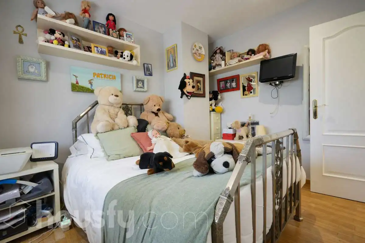 Habitación de Casa adosada en venta en Madrid con Aire acondicionado, Calefacción y Jardín privado