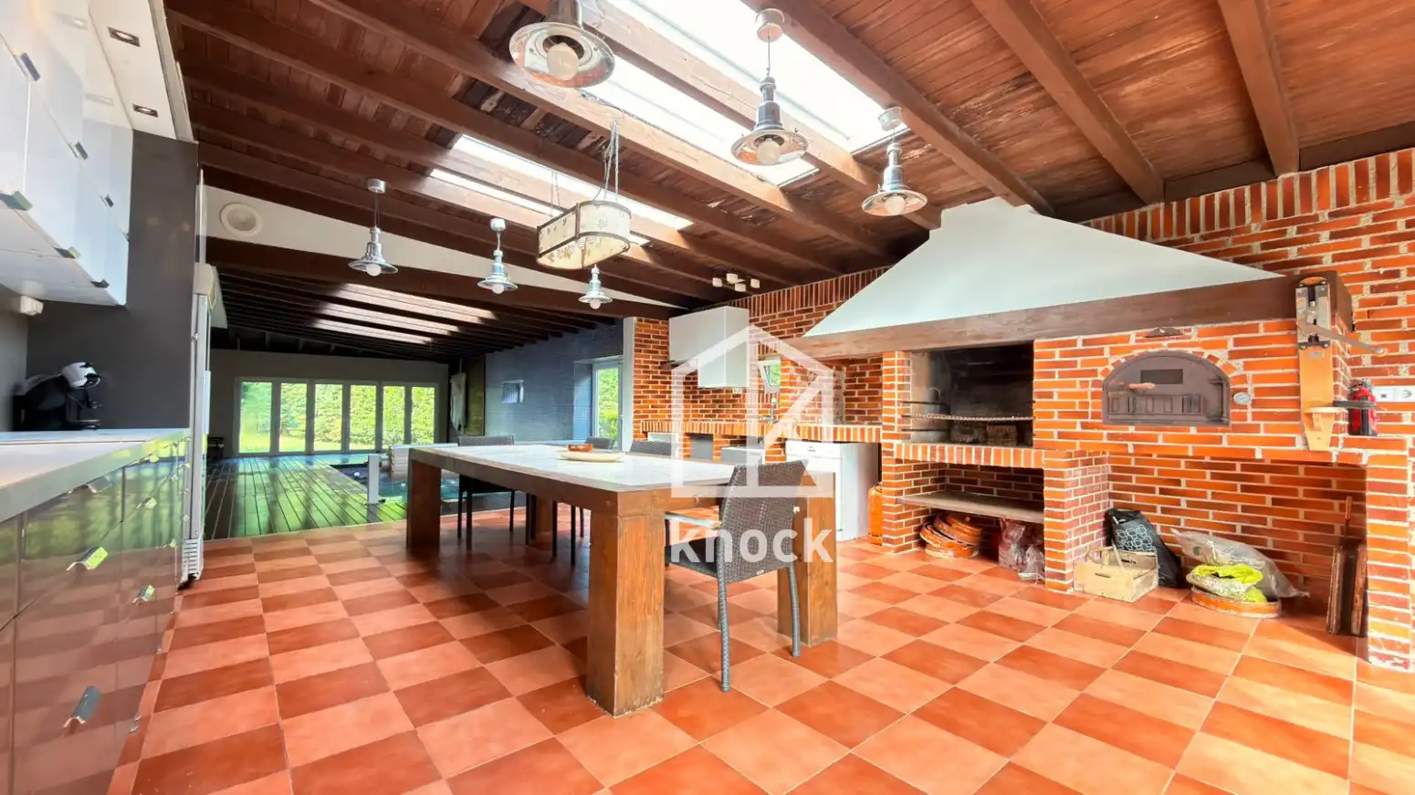 Cuina de Casa o xalet en venda en Oviedo  amb Calefacció, Parquet i Terrassa