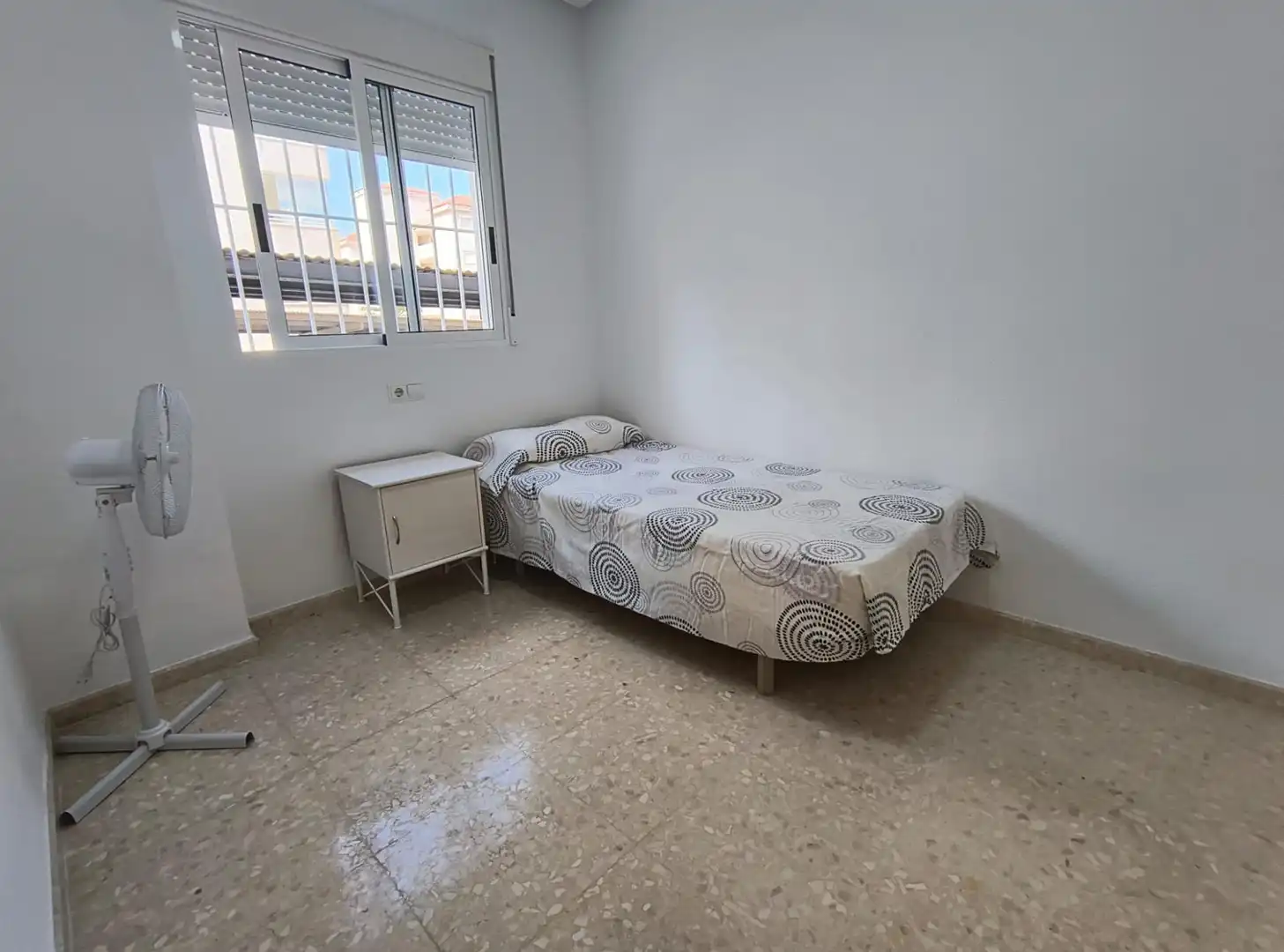 Habitación de Apartamento en venta en Elche / Elx con Aire acondicionado, Jardín privado y Terraza