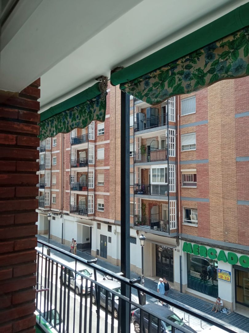 Vista exterior de Pis de lloguer en  Valencia Capital amb Parquet, Moblat i Forn