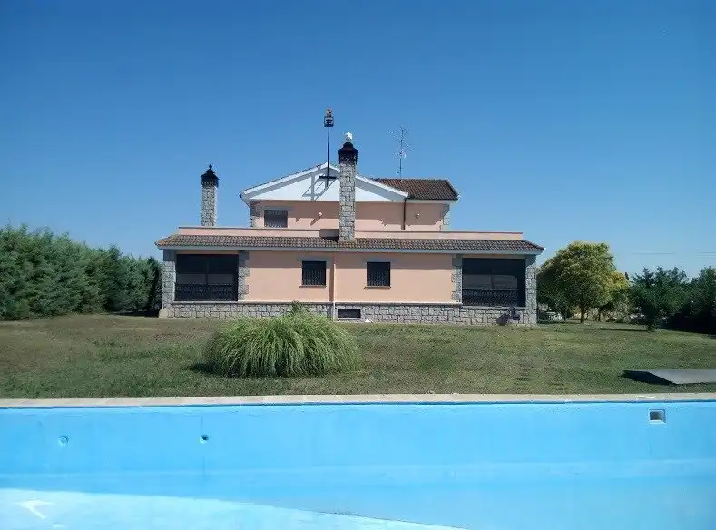 Detached house with pool for sale in Castellanos de Villiquera, imagen 5