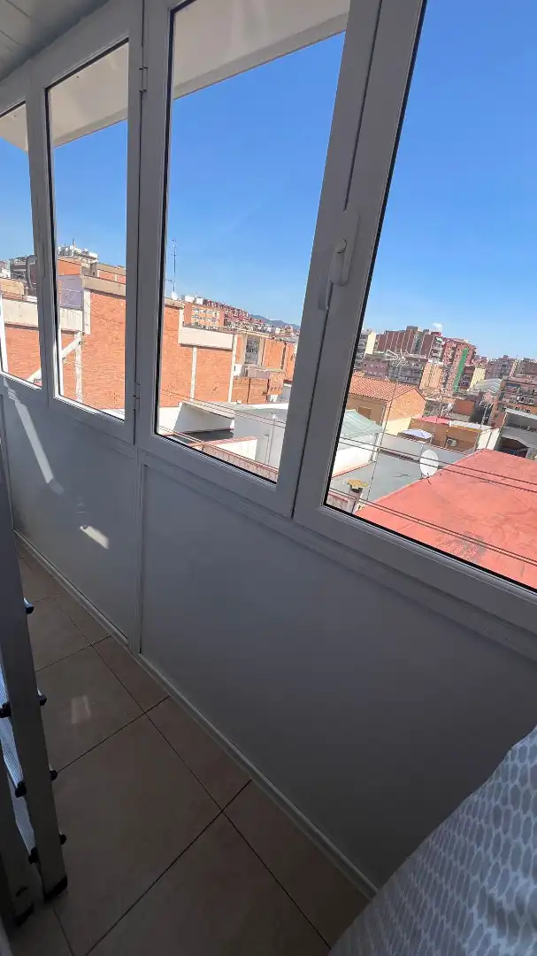 Schlafzimmer von Dachboden zum Verkauf in Badalona mit Möbliert und Ofen