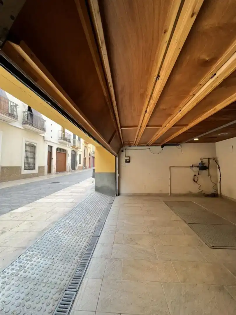 Vista exterior de Casa o xalet en venda en Vilanova i la Geltrú amb Aire condicionat i Balcó