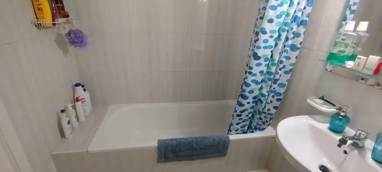 Baño de Casa adosada en venta en Motril con Aire acondicionado, Terraza y Trastero