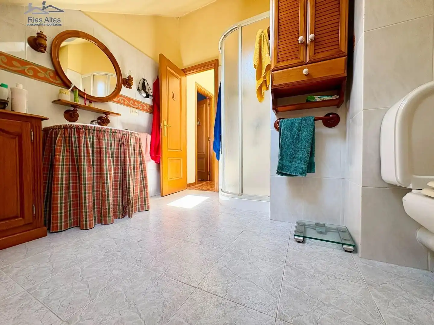 Baño de Casa o chalet en venta en Oleiros con Calefacción, Jardín privado y Trastero
