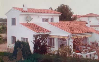 Vista exterior de Casa adosada en venda en Mont-roig del Camp amb Aire condicionat