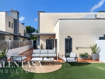 Casa pareada con jardín en venta en Calle Baobab