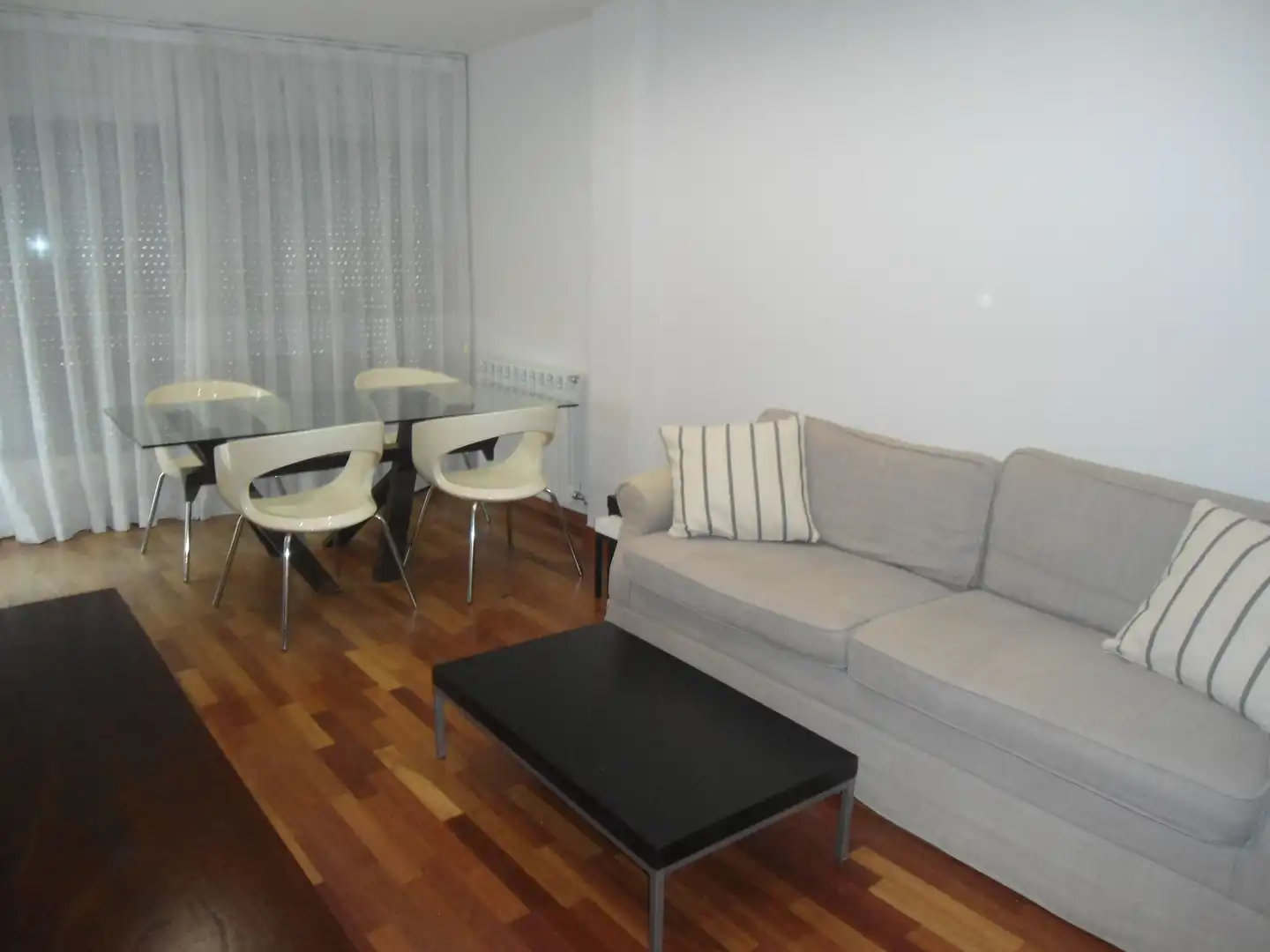 Sala de estar de Apartamento de alquiler en Lleida con Aire acondicionado, Calefacción y Parquet