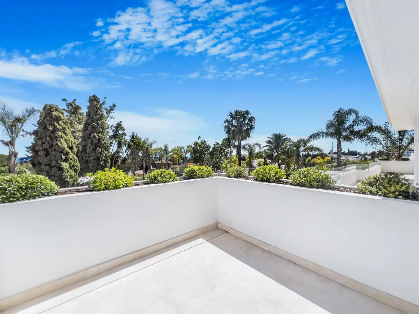 Terrasse von Haus oder Chalet zum Verkauf in Marbella mit Klimaanlage, Heizung und Privatgarten