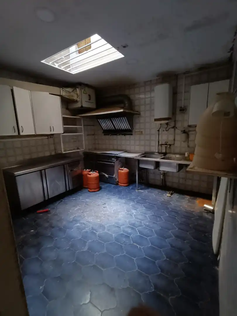 Cuina de Local en venda en Erandio amb Terrassa i Moblat