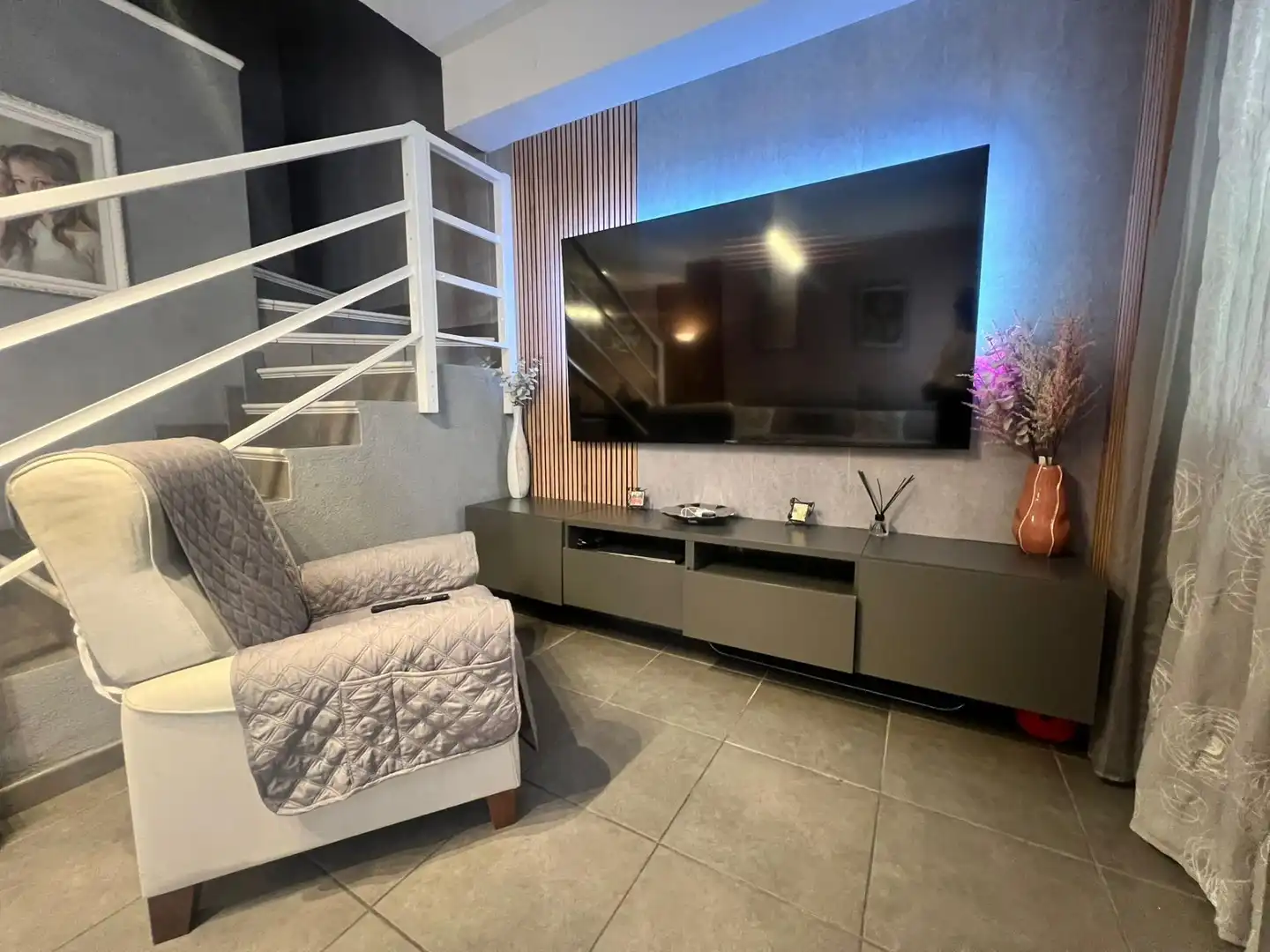 Wohnzimmer von Einfamilien-Reihenhaus zum Verkauf in San Bartolomé de Tirajana mit Klimaanlage, Terrasse und Abstellraum