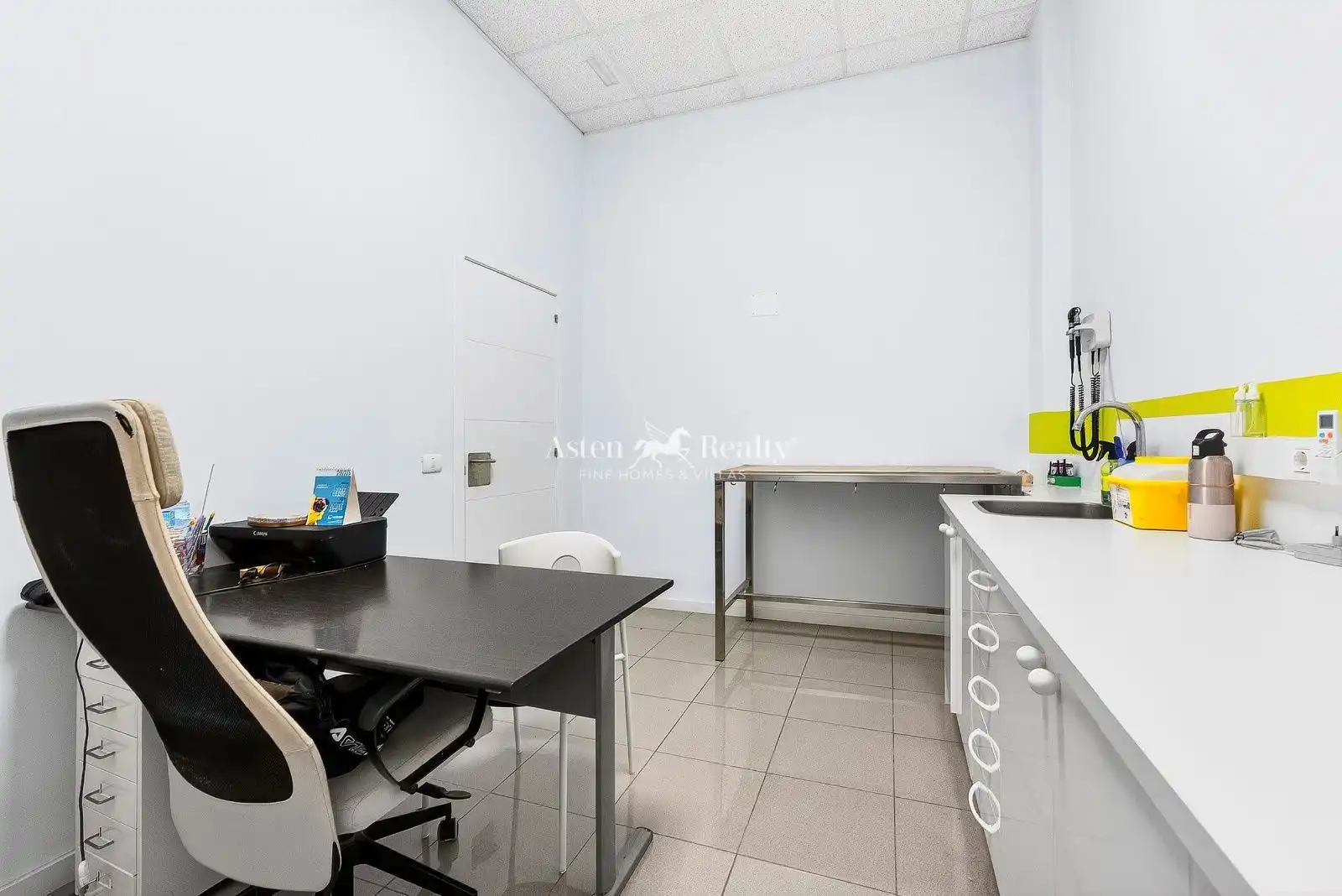 Commercial properties for sale in Arona  with Air Conditioner, Furnished and Internet